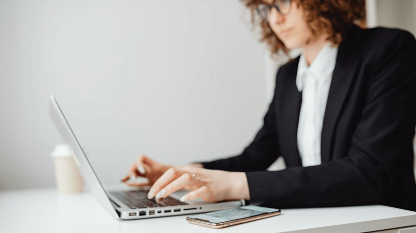 Χρήση υπολογιστή και έξυπνου κινητού